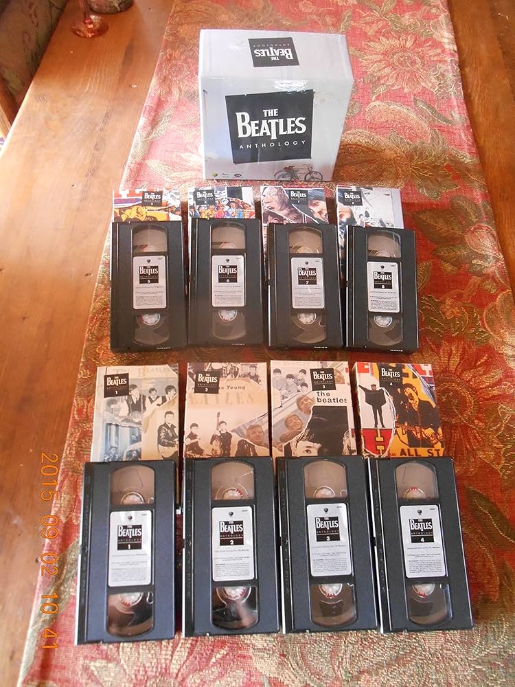 その他 The Beatles ?? Anthology Box (8 VHS) Amazon.co.jp: The Beatles Anthology Box Set, 8 VHS tapes : DVD